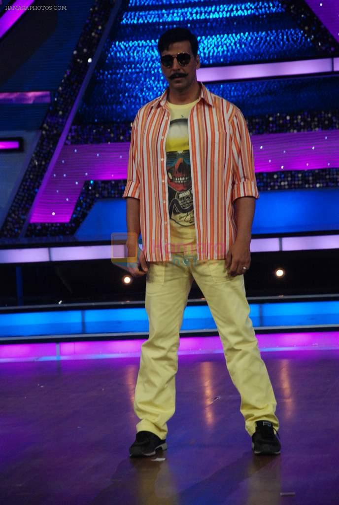 Akshay Kumar on the sets of Dance India Dance to promote Rowdy Rathore in Famous Studio on 10th April 2012