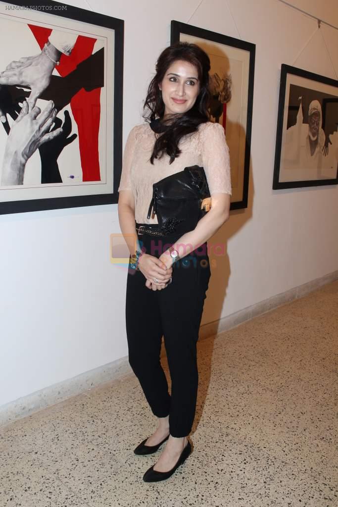 Sagarika Ghatge at Vishwa Sahni art exhibition in Jehangir Art Gallery, Mumbai on 11th April 2012
