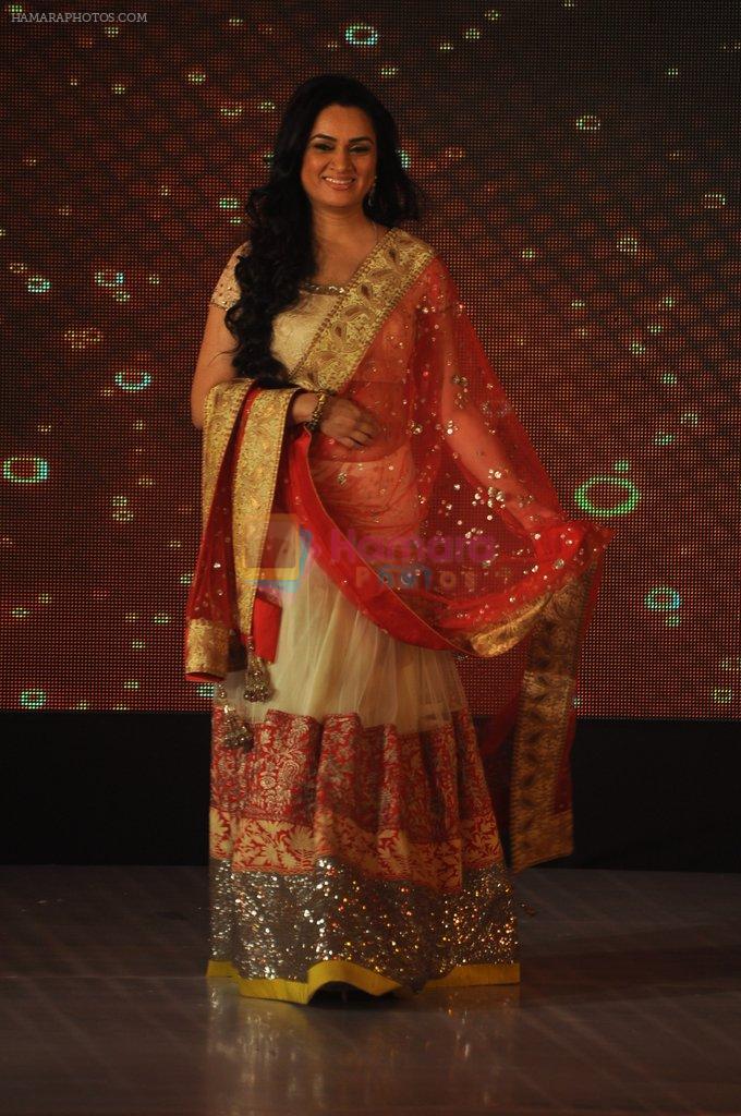 Padmini Kolhapure at Manish Malhotra - Lilavati's Save & Empower Girl Child show in Mumbai on 11th April 2012 400