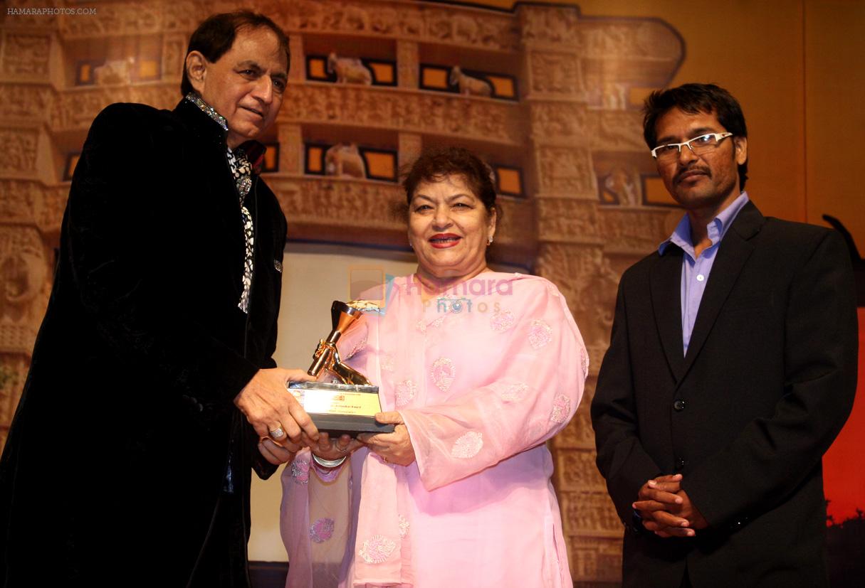 harish shah,saroj khan & kailash masoom at Dr. Ambedkar awards organised by Kailash Masoom and Harish Shah in Shan Mukhanan Hall, Sion on 14th April 2012