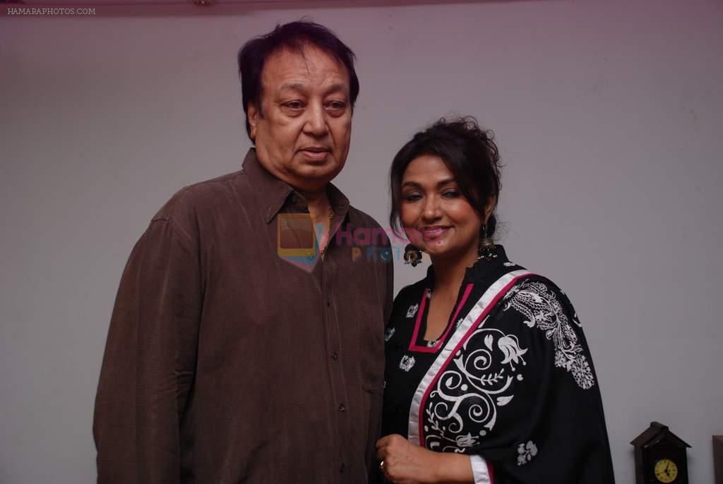 Bhupinder Singh and Mitali Singh at rehersal for the upcming music album Aksar on 22nd April 2012