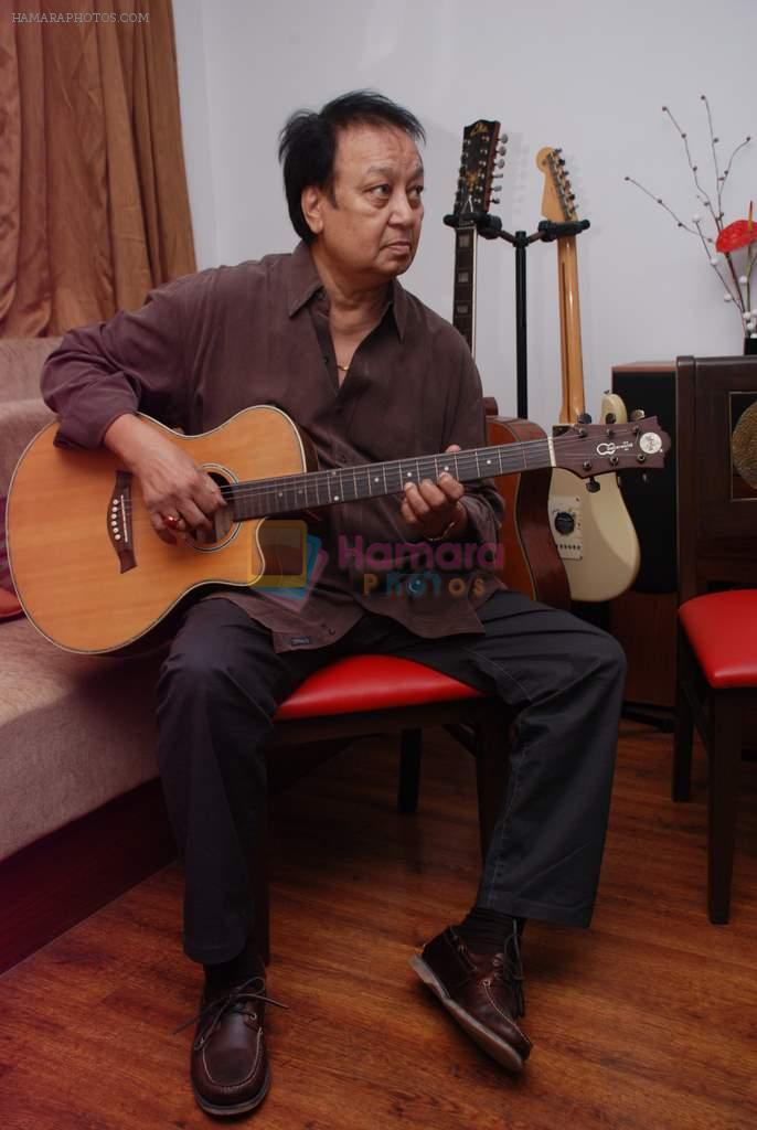 Bhupinder Singh at rehersal for the upcming music album Aksar on 22nd April 2012