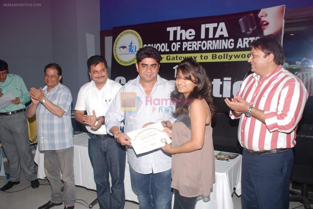 Anup Jalota, Sashi Ranjan at The ITA Convocation Ceremony in Mumbai on 24th April 2012