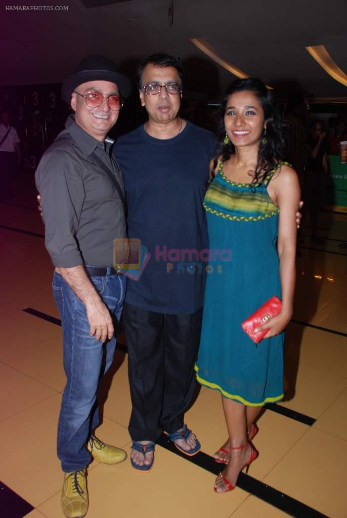 Tannishtha Chatterjee, Vinay Pathak, Anant Mahadevan at Life Ki Toh Lag Gayi premiere in Cinemax on 25th April 2012