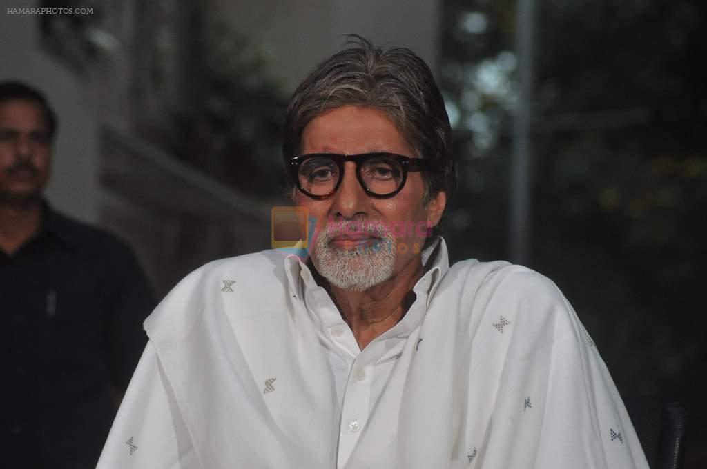 Amitabh Bachchan speaks to media on Bofors controversy in Janak on 25th April 2012