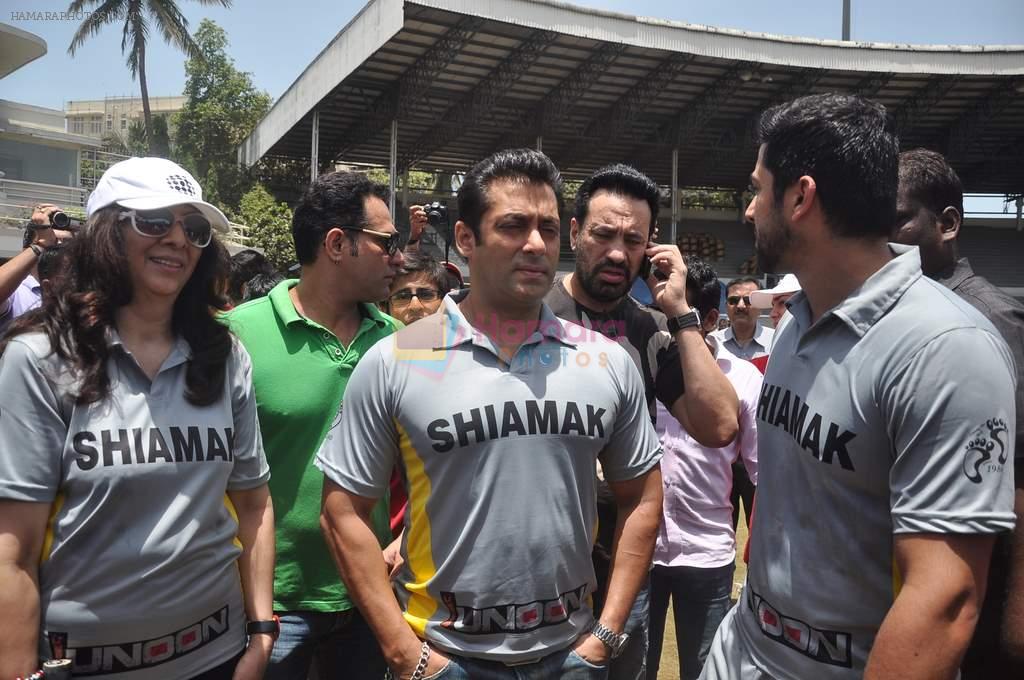 Aftab Shivdasani, Salman Khan at Junnon match organised by Roataract Club of HR College on 1st May 2012