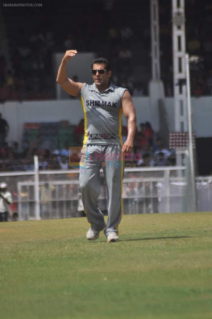 Salman Khan at Junnon match organised by Roataract Club of HR College on 1st May 2012