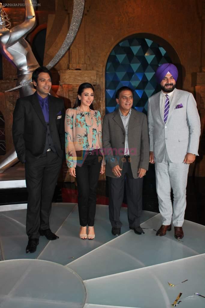 Karisma Kapoor, Sunil Gavaskar, Navjot Singh Sidhu, Sameer Kochhar on the sets of Sony Max Extra Innings in R K Studios on 6th May 2012JPG