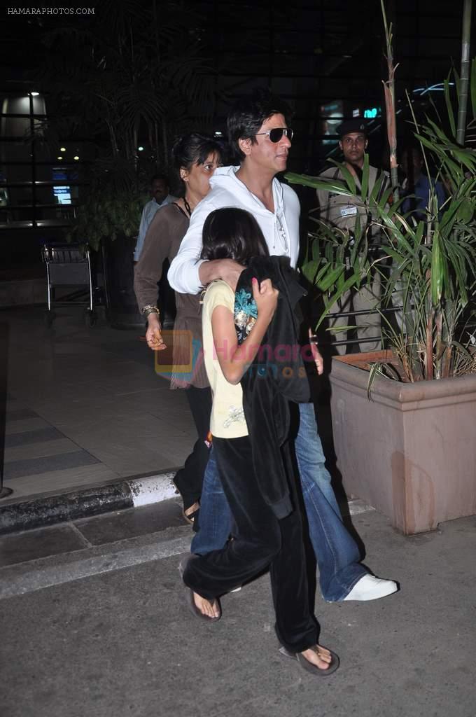 Shahrukh Khan snapped with daughter Suhana on 8th May 2012