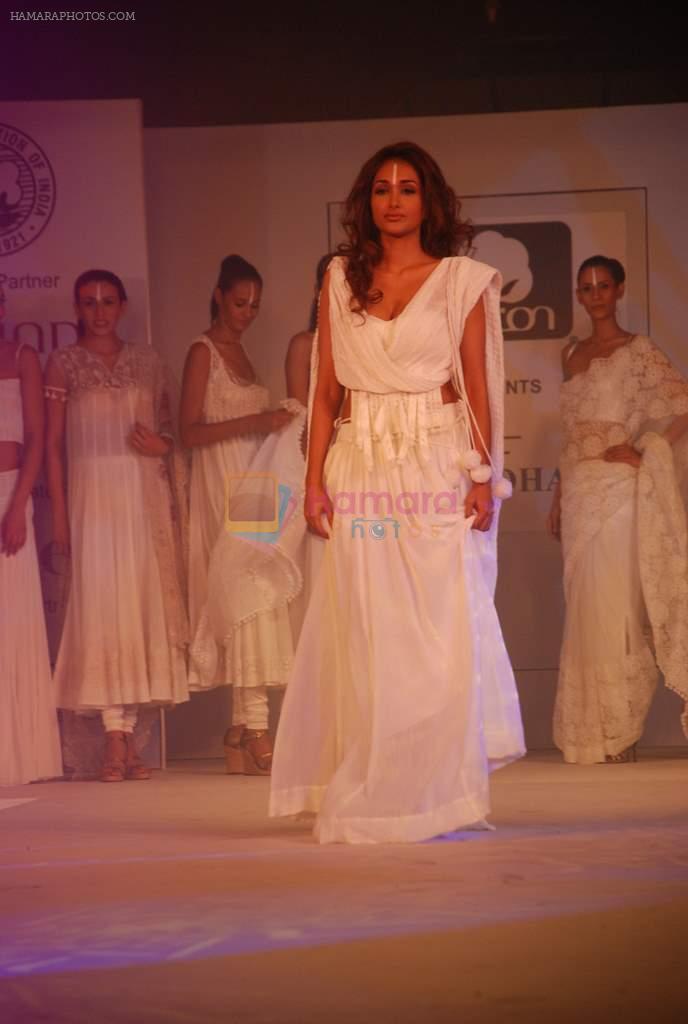 Jiah Khan at Anita Dongre Cotton Council fashion show in Mumbai on 8th May 2012