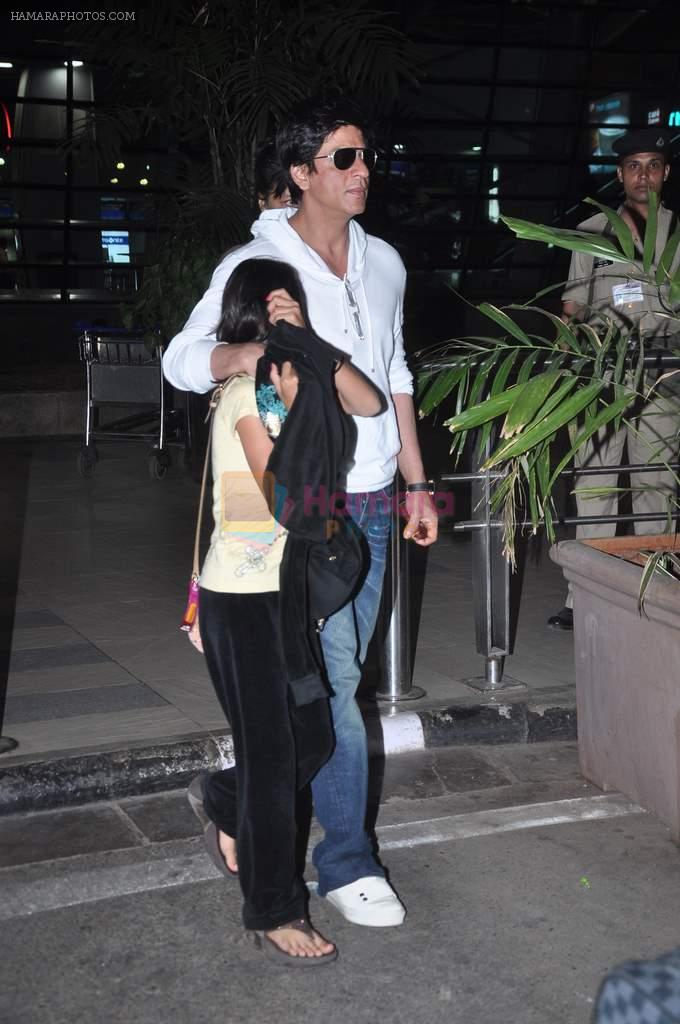 Shahrukh Khan snapped with daughter Suhana on 8th May 2012