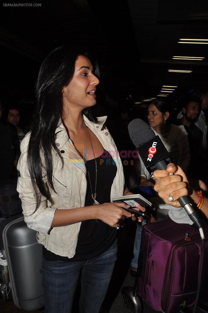 Sonal Chauhan leave for 3G movie shoot in Airport, Mumbai on 11th May 2012