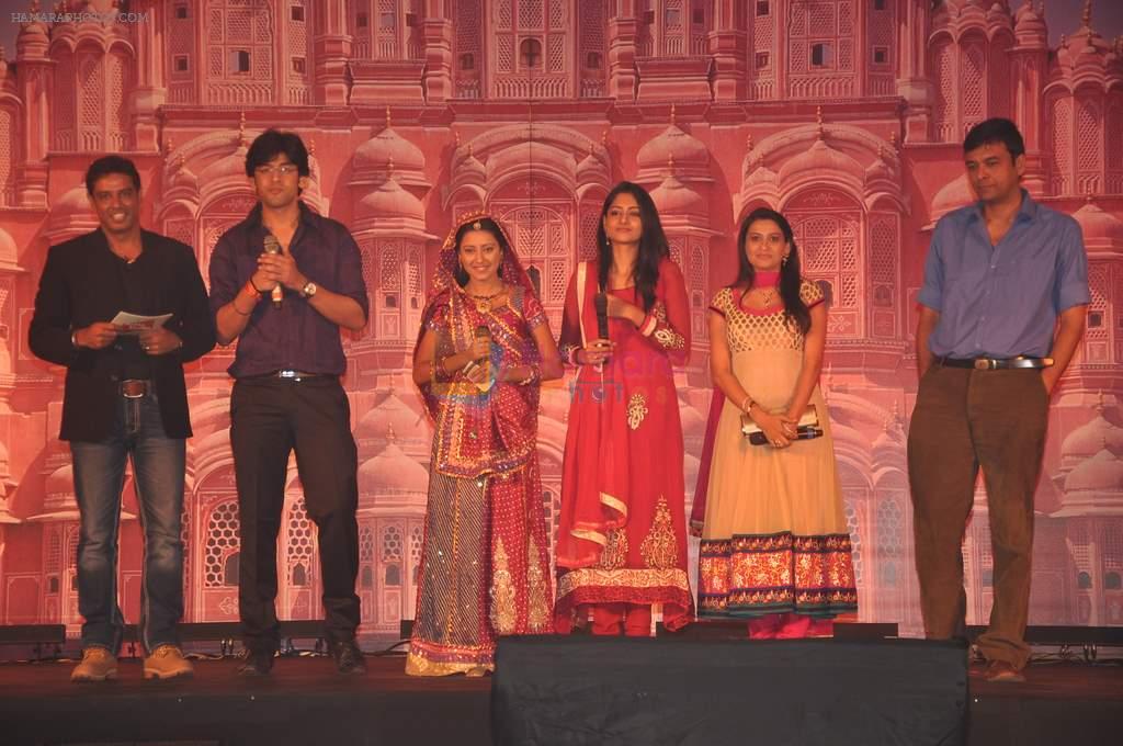 Pratyusha Banerjee, Shashank Vyas, Anjum Farooki, Anup Soni, Smita Bansal at Balika Vadhu 1000 episode bash in Mumbai on 14th May 2012