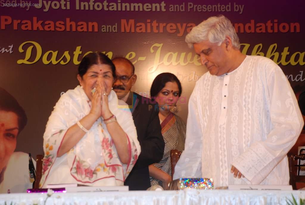 Lata Mangeshkar, Javed Akhtar at Javed Akhtar's Bestsellin_g Book Tarkash Launched in Marathi on 19th May 20