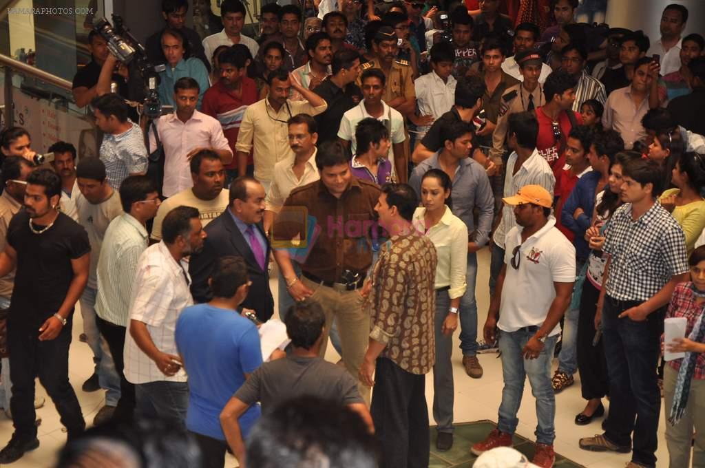 Akshay Kumar promote Rowdy Rathore on the sets of CID in Kandivli, Mumbai on 22nd May 2012