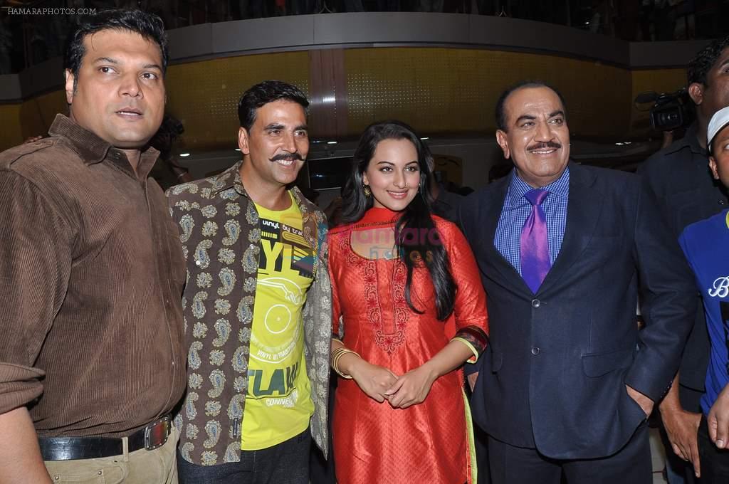 Dayanand Shetty,Akshay Kumar,Sonakshi Sinha,Shivaji Satyam promote Rowdy Rathore on the sets of CID in Kandivli, Mumbai on 22nd May 2012