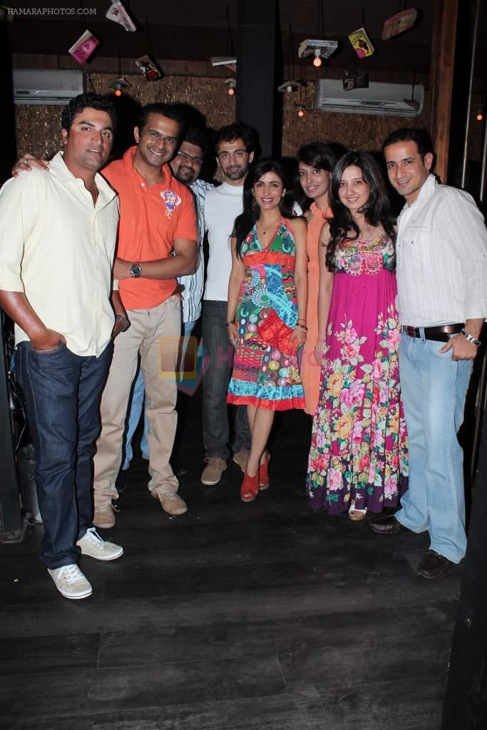 Shibani Kashyap , Siddharth Kannan, Amy Billimoria, harmeet Gulzar at Rude Lounge dnner in Malad, Mumbai on 24th May 2012