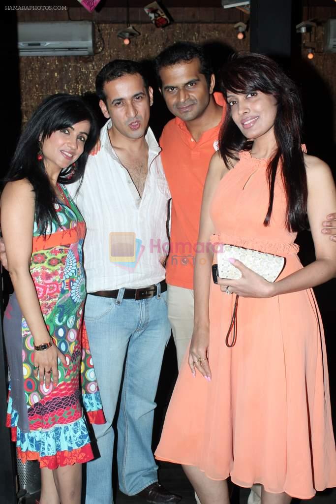 Shibani Kashyap , Siddharth Kannan, harmeet Gulzar at Rude Lounge dnner in Malad, Mumbai on 24th May 2012