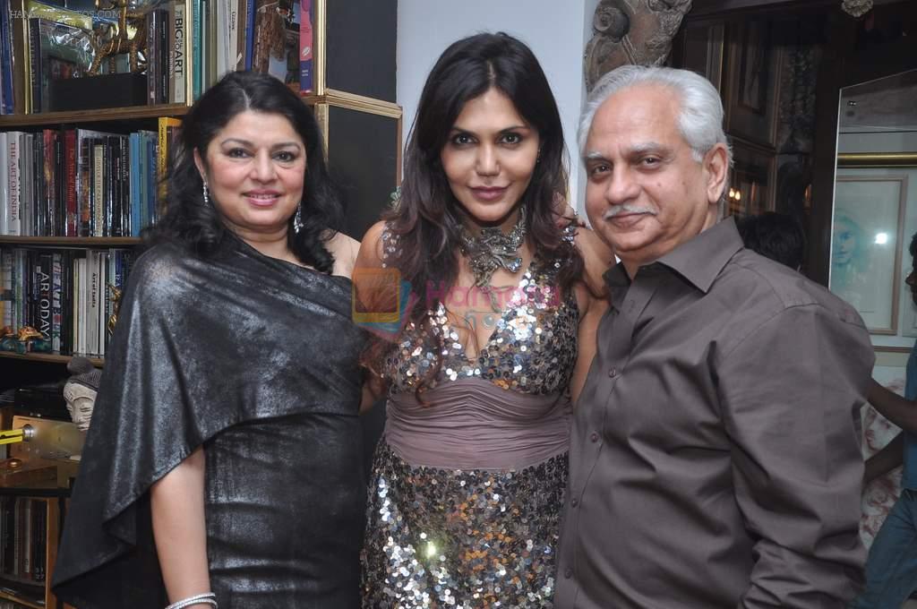 Nisha Jamwal, Kiran Sippy, Ramesh  Sippy at Nisha Jamwal's birthday bash on 24th May 2012