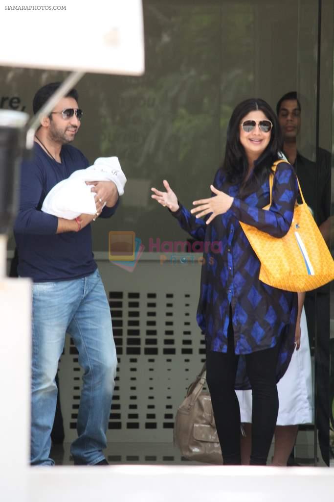 Shilpa Shetty discharged with her baby on 25th May 2012