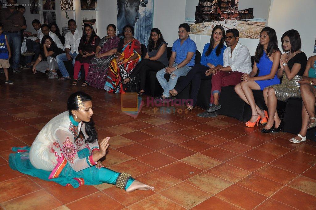 Kareena Kapoor promote Struts Dance Academy in Bandra, Mumbai on 25th May 2012