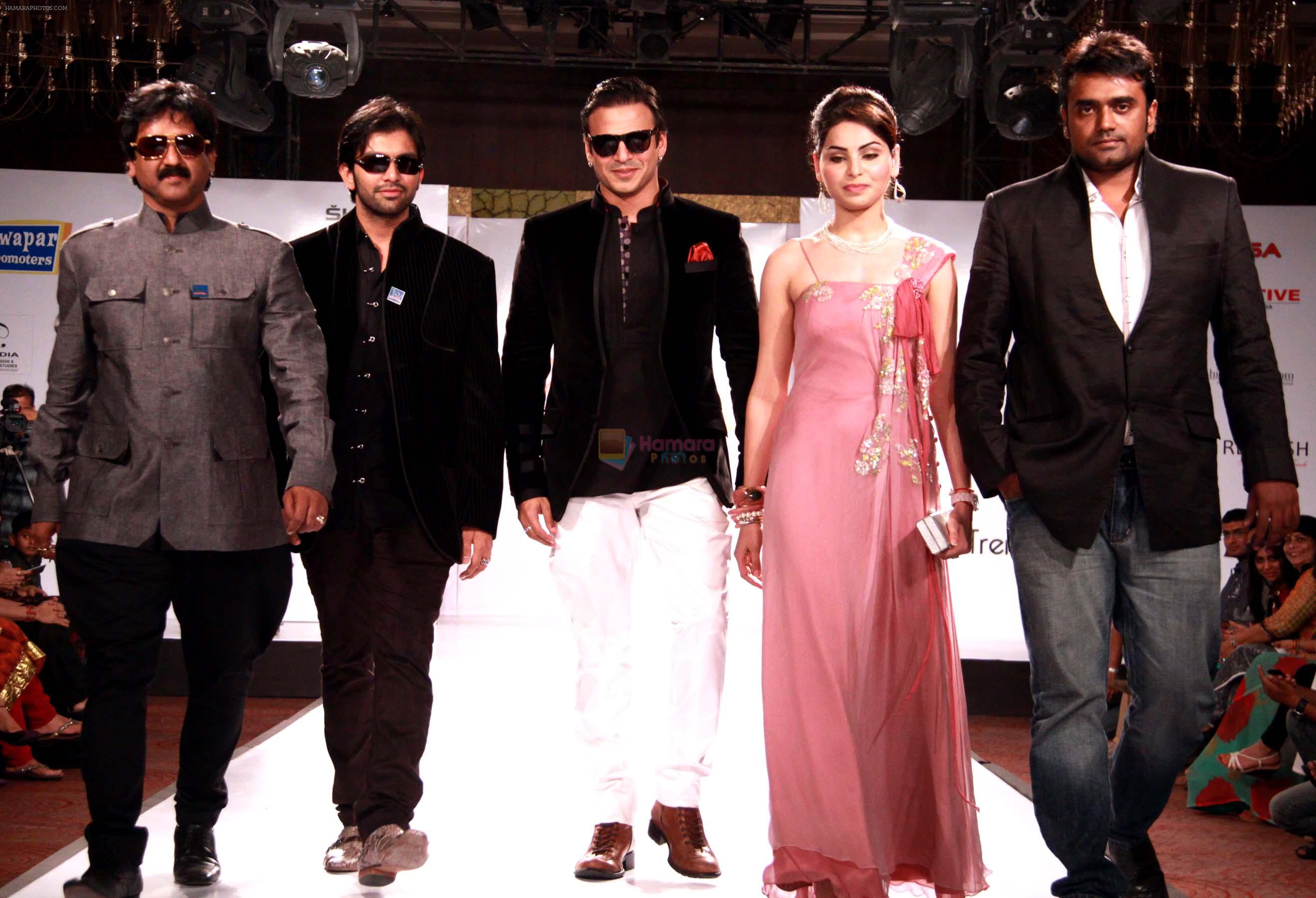 shishupal singh,sharad patel,vivek oberoi,shalika & rahul at day one of Rajasthan Fashion week at Marriott in Jaipur on 24th May 2012