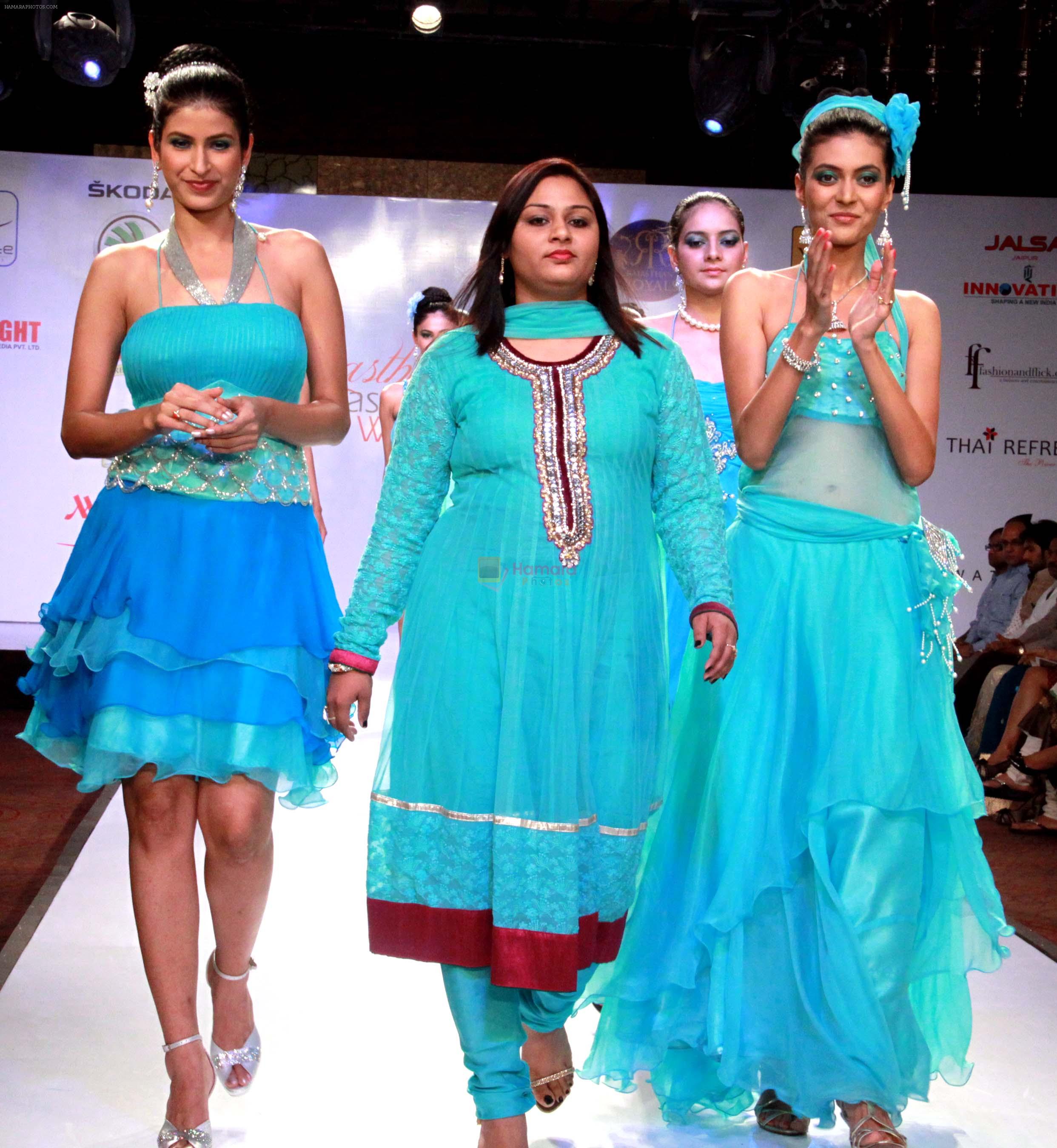 sunita with models on second day of Rajasthan Fashion Week at Jaipur Marriott on 25th May 2012