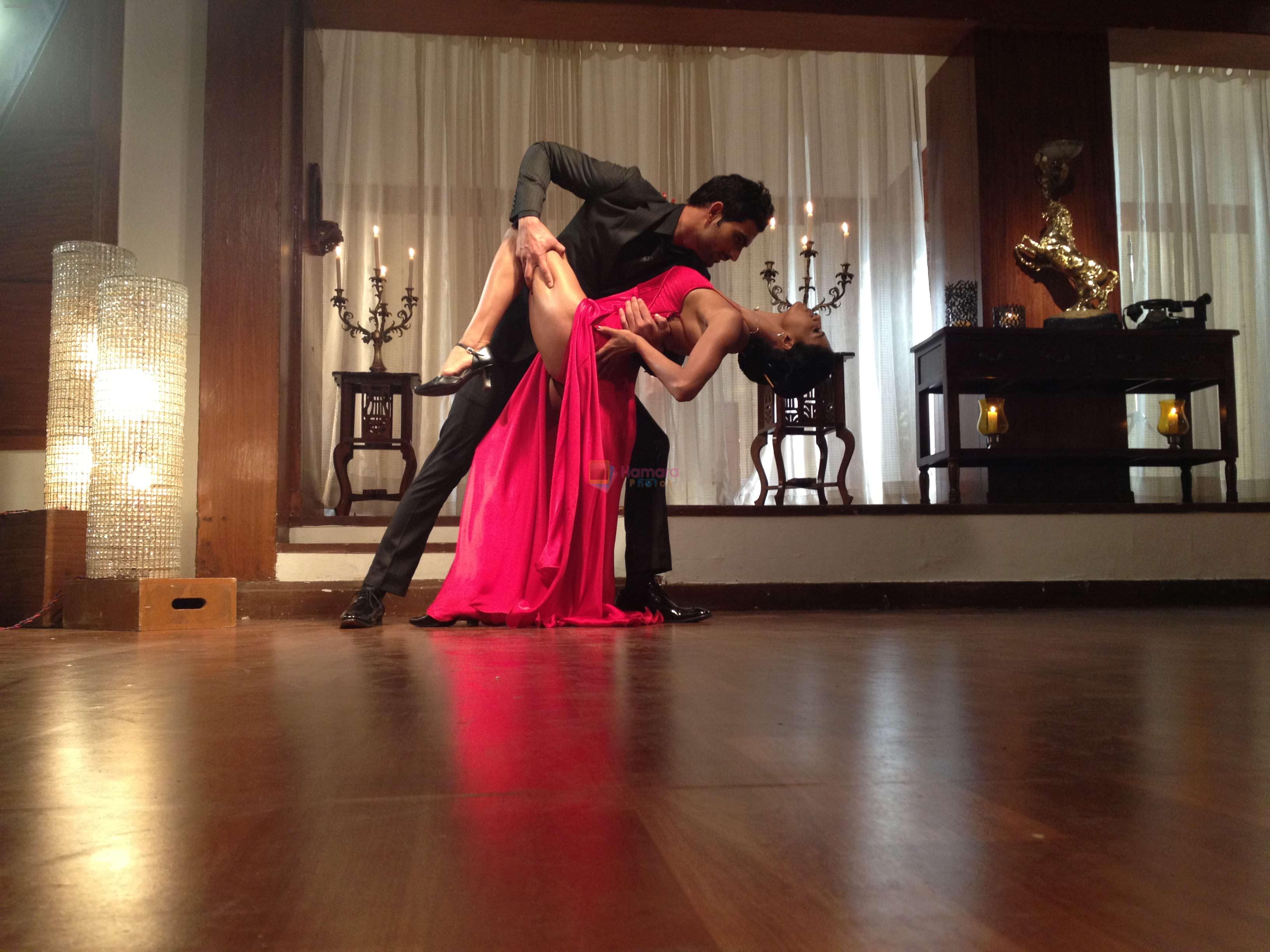 Veena Malik shaking her leg on Salsa choreographed by longinus fernandes