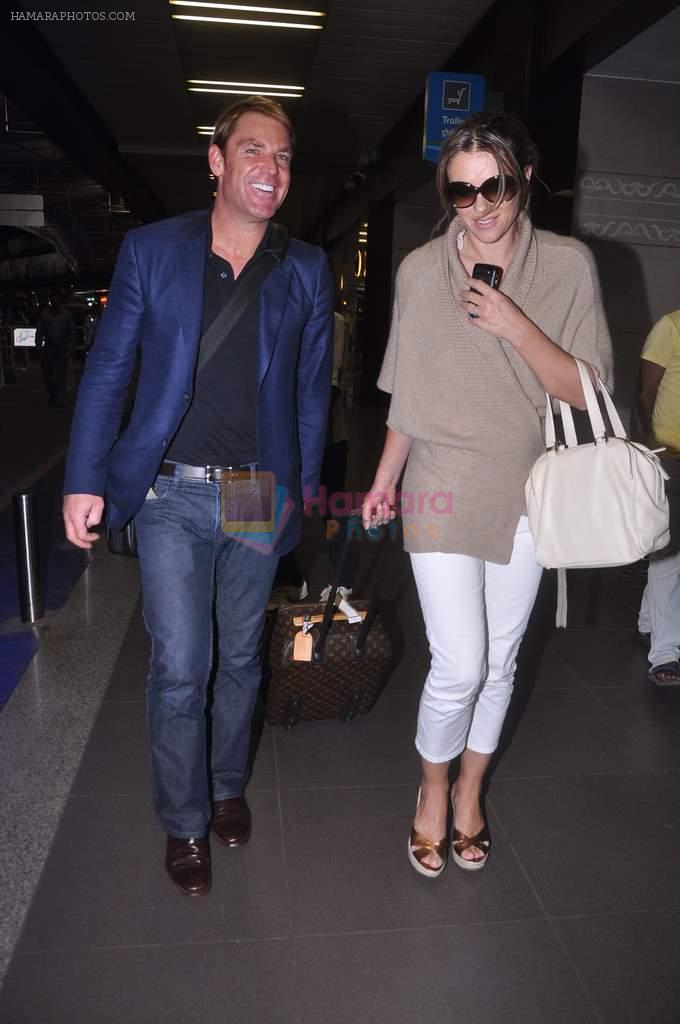 Liz Hurley snapped with Shane Warne at Mumbai airport on 1st June 2012