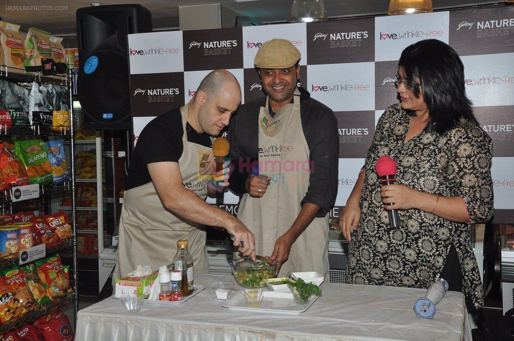 Ashwin Mushran, Ash Chandler wih Love Wrinkle Free cast at Nature Basket cooking session in Juhu, Mumbai on 1st June 2012