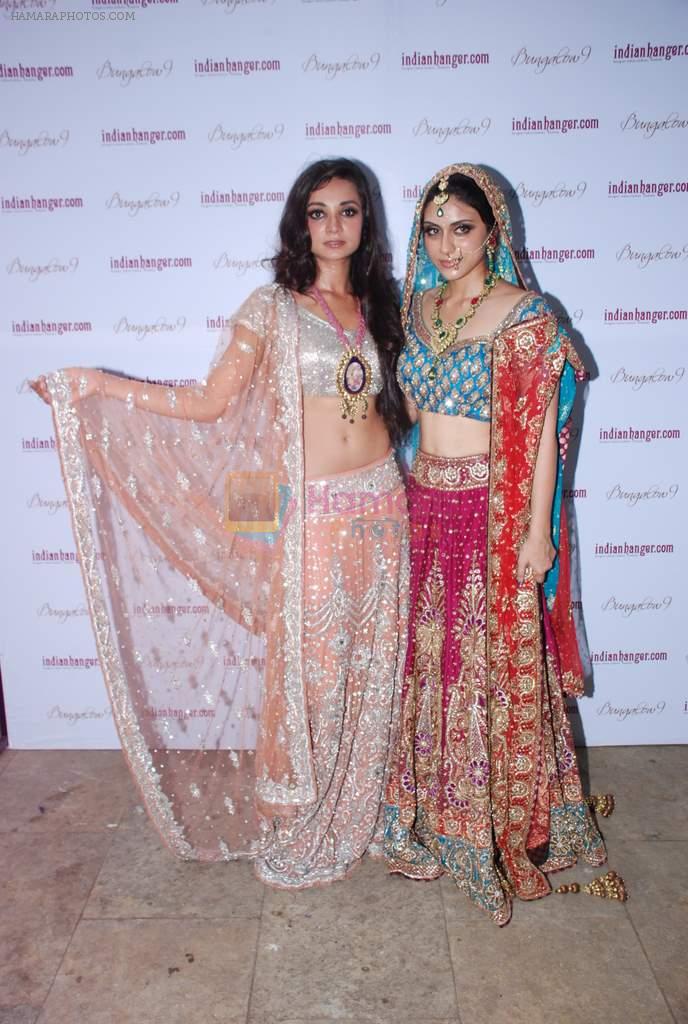Ira Dubey, Zoa Morani at Indian Hanger anniversary bash with Neeta Lulla fashion show in Mumbai on 2nd May 2012