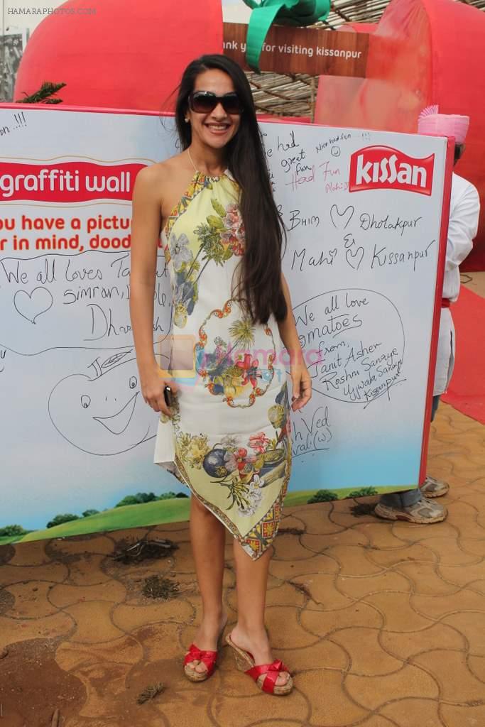 Tara Sharma promotes Kissan in Malad on 2nd May 2012