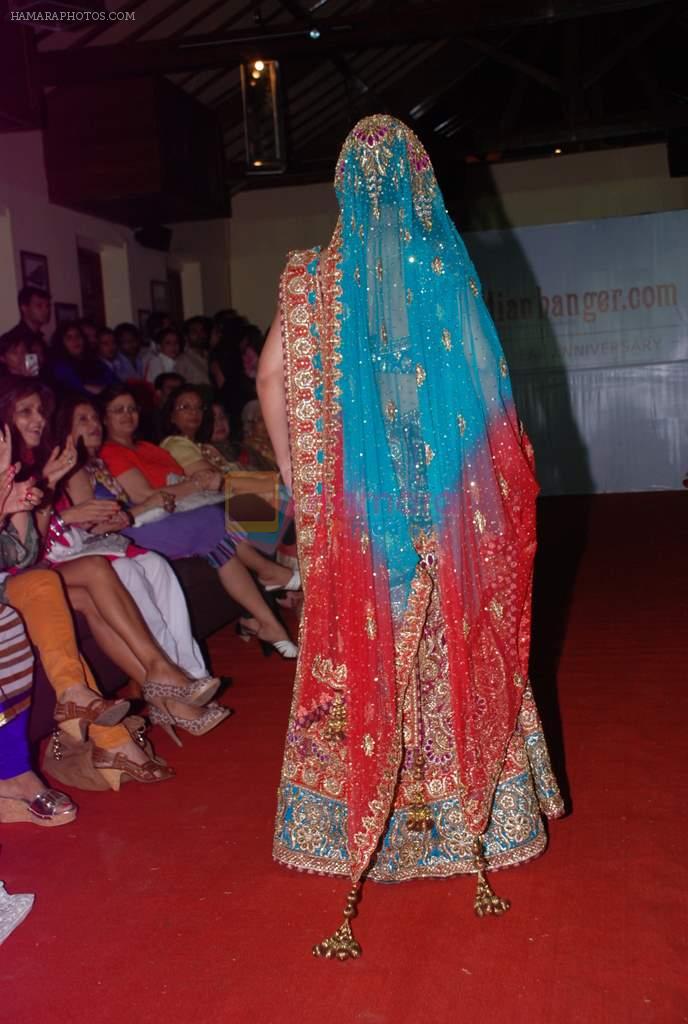 Zoa Morani at Indian Hanger anniversary bash with Neeta Lulla fashion show in Mumbai on 2nd May 2012