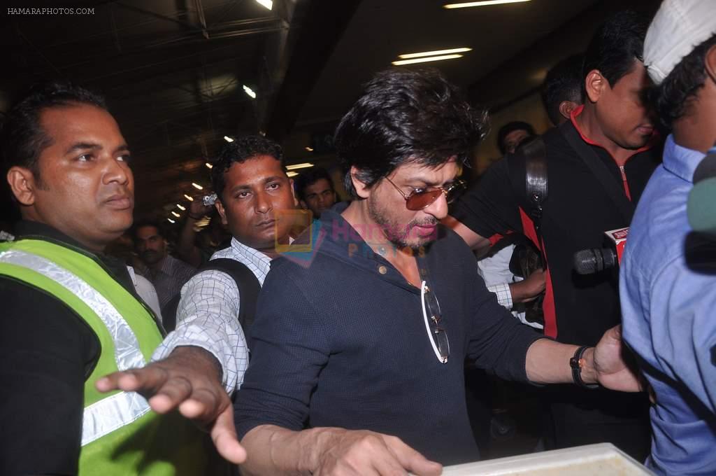 Shahrukh Khan snapped with his 4-stapled passports as he leaves the country on 3rd June 2012