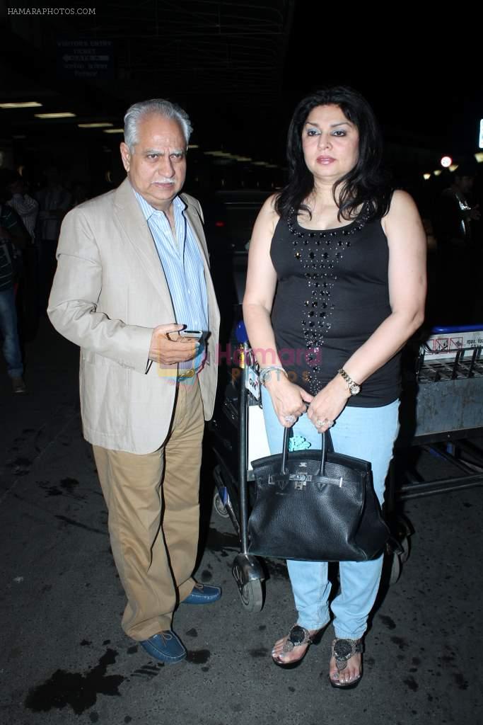 Ramesh Sippy, Kiran Sippy leave for IIFA at International Airport, Mumbai on 5th June 2012