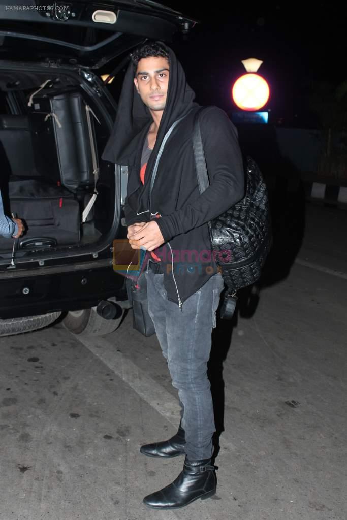 prateik Babbar leave for IIFA to Singapore in International airport on 6th June 2012