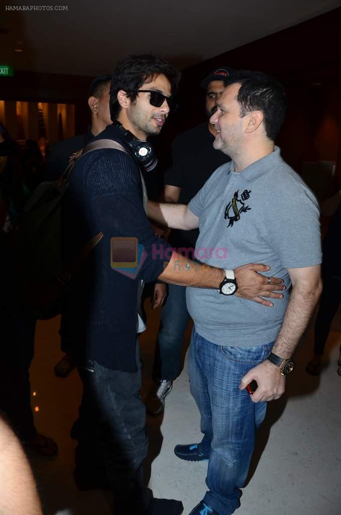 Shahid Kapoor arrive at Singapore for IIFA 2012 on 6th June 2012