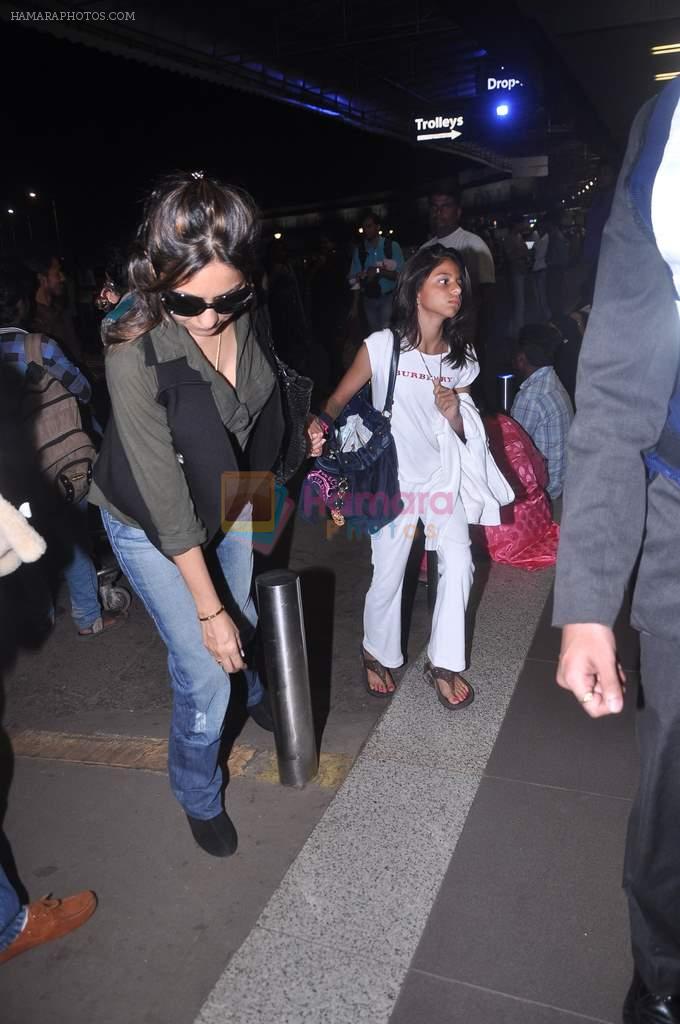Gauri Khan snapped at airport leaving for London in International Airport on 6th June 2012