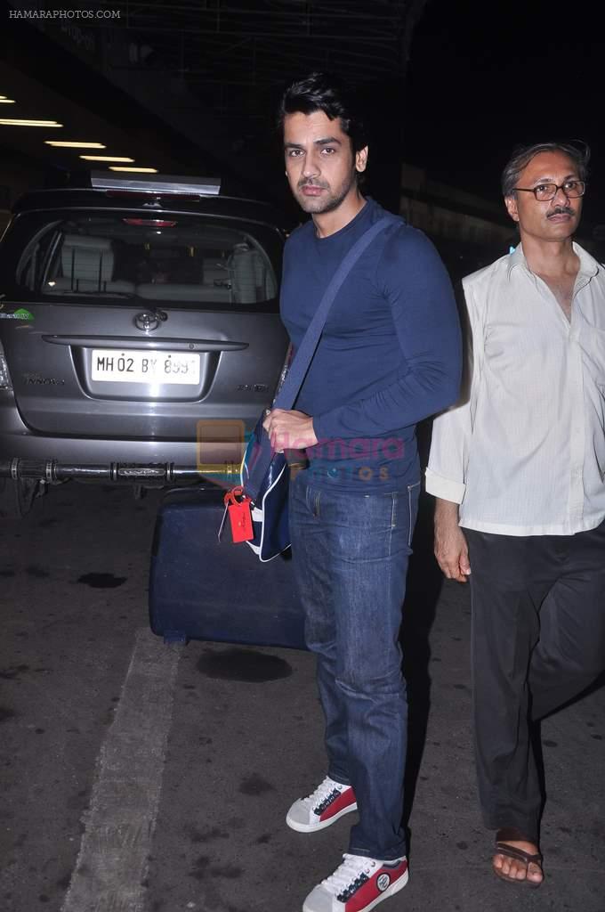 Arjan Bajwa leave for IIFA to Singapore in International airport on 6th June 2012