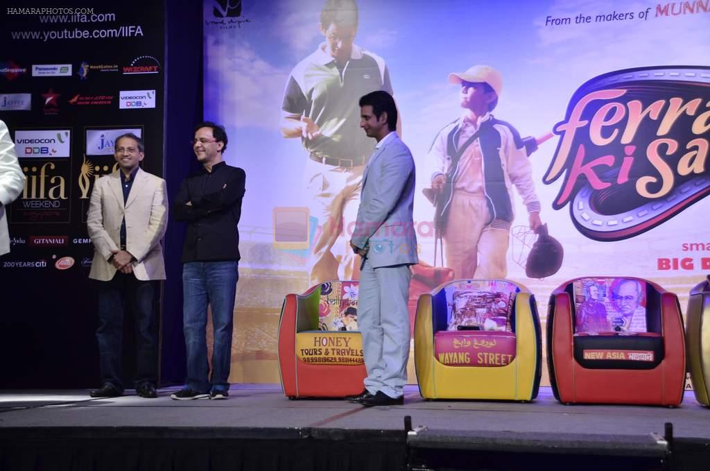 Vidhu Vinod Chopra, Rajesh Mapuskar, Sharman Joshi with Cast and crew of Ferrari Ki Sawaari at a media interaction at IIFA 2012 on 9th June 2012
