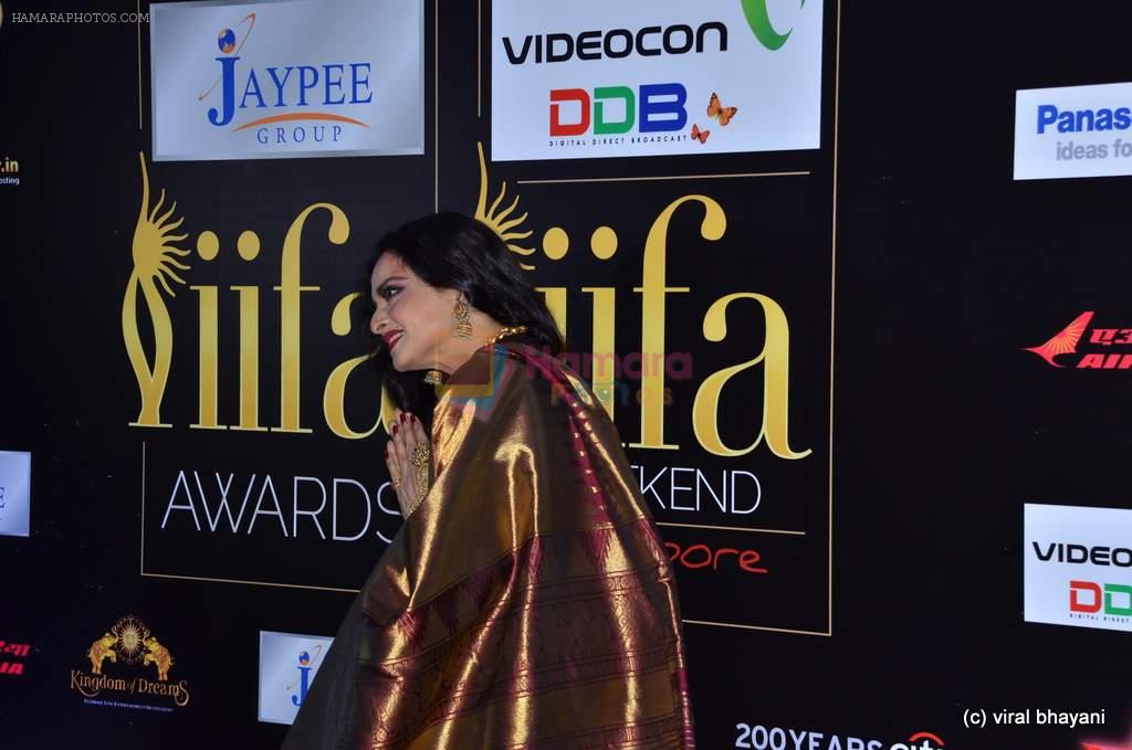 Rekha at IIFA Awards 2012 Red Carpet in Singapore on 9th June 2012