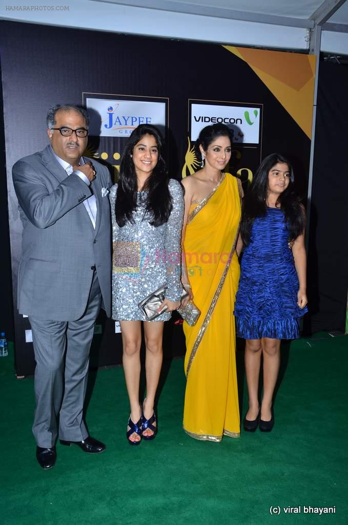 Sridevi, Boney Kapoor with kids at IIFA Awards 2012 Red Carpet in Singapore on 9th June 2012