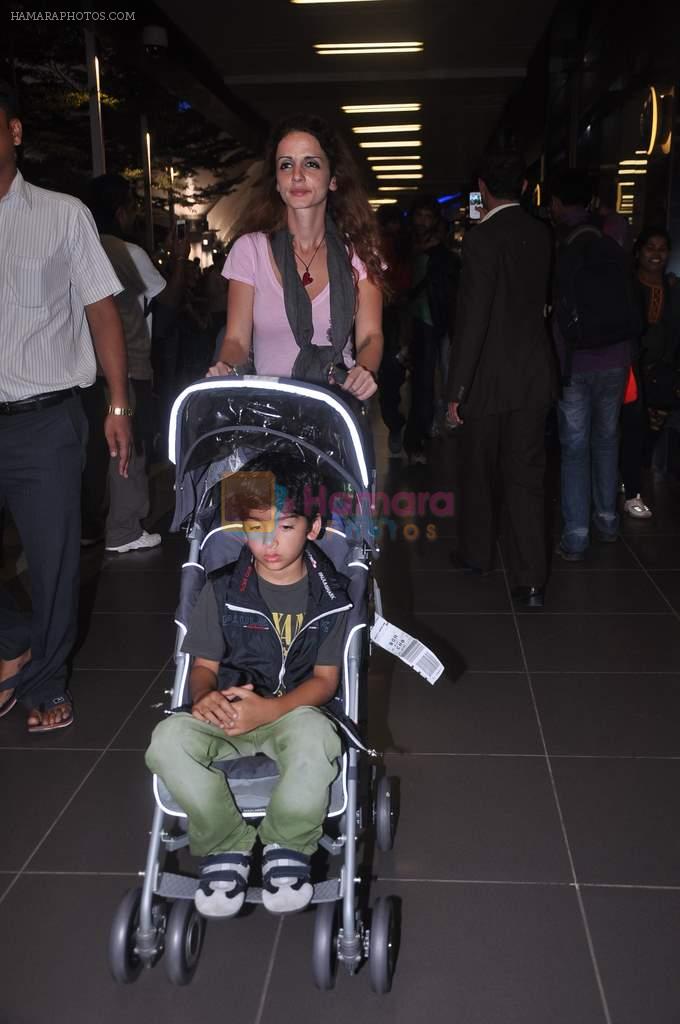 Suzanne Roshan snapped at the Mumbai Airport on 14th June 2012