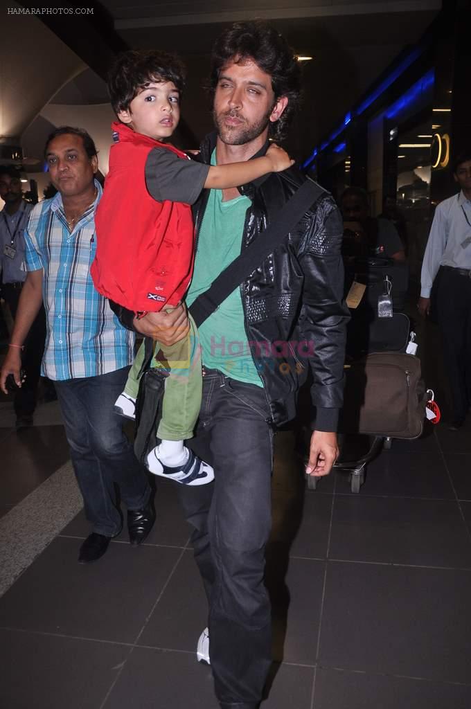 Hrithik Roshan snapped at the Mumbai Airport on 14th June 2012