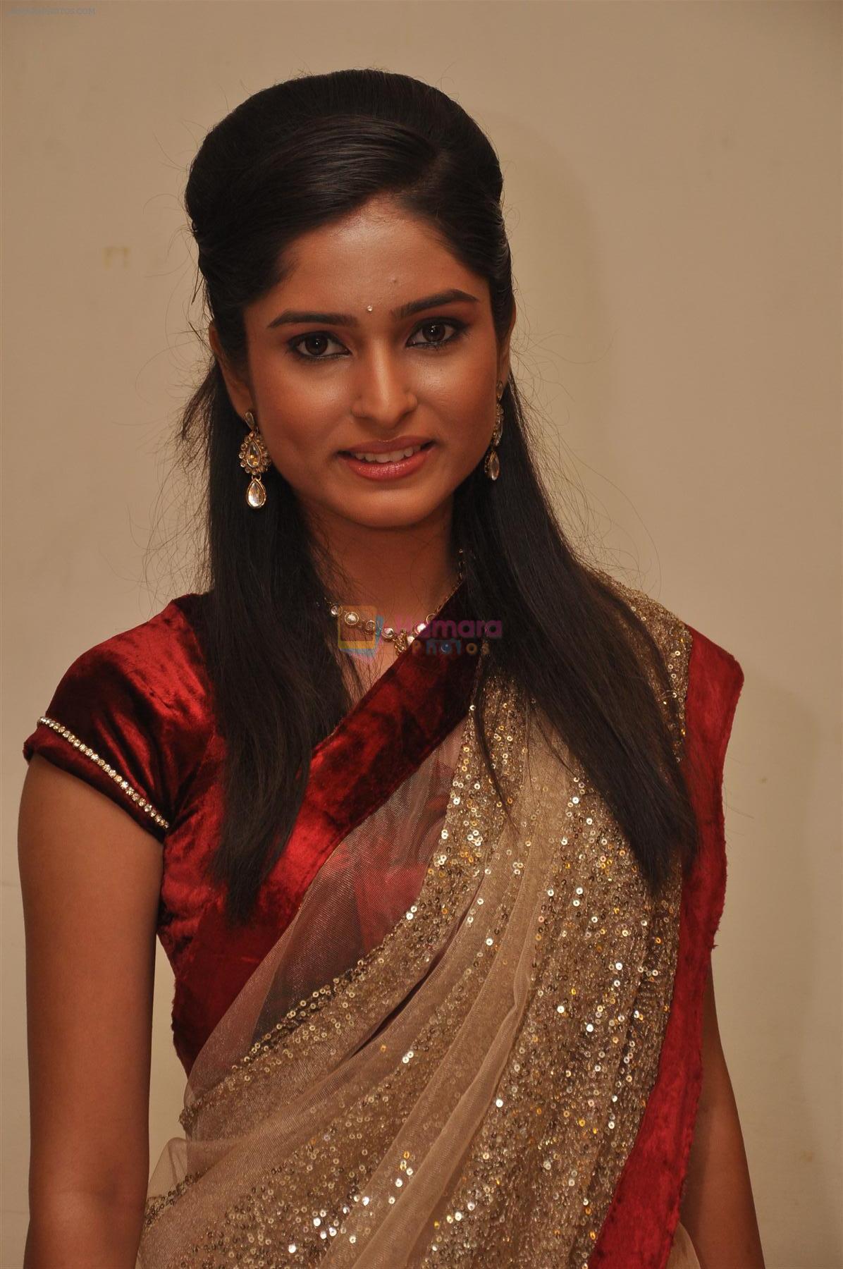 Amrita Pure at Ek Phool Char Kante Marathi Film Muhurat in Hotel Kohinoor Park, Mumbai on 13th June 2012