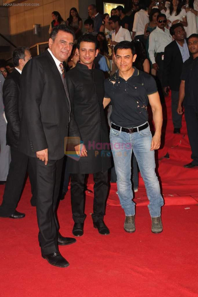 Aamir Khan, Boman Irani, Sharman Joshi at Ferrari Ki Sawari premiere in Mumbai on 14th June 2012