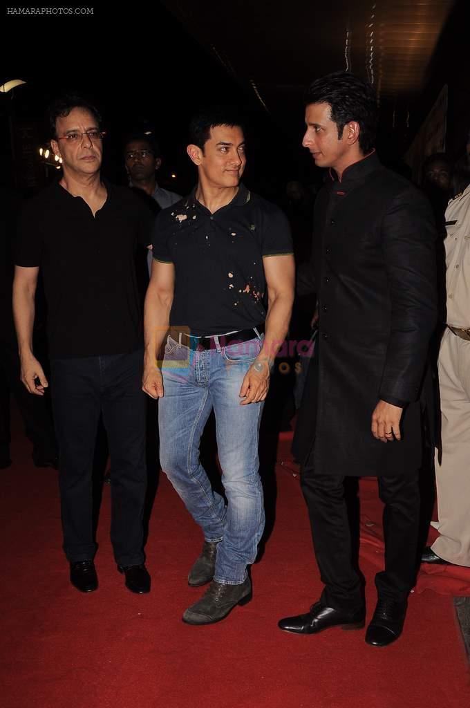 Aamir Khan, Vidhu Vinod Chopra, Sharman Joshi at Ferrari Ki Sawari premiere in Mumbai on 14th June 2012