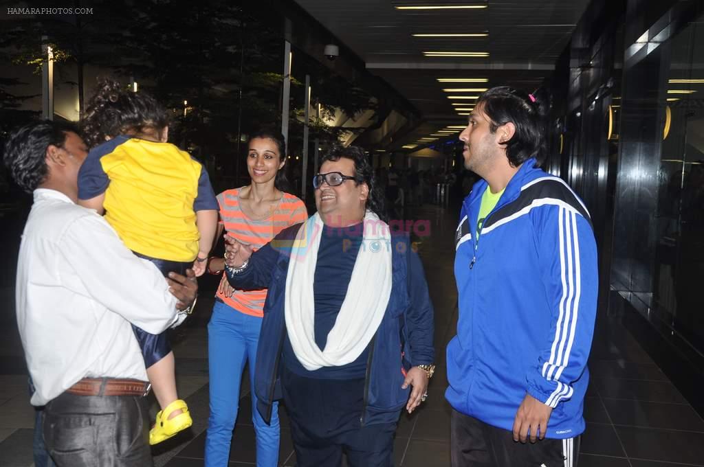 Bappi Lahri back from vacation with son Bappa and daughter-in-law Taneesha on 16th June 2012