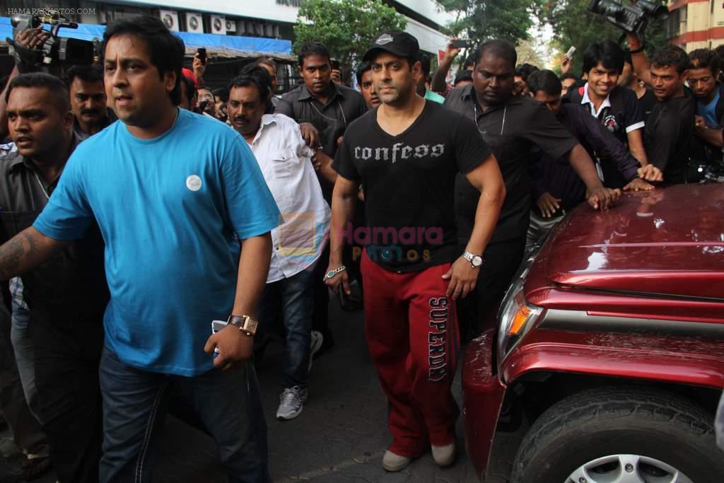 Salman Khan at Filmcity and Lilavati Hospital when Fire on the sets of Dabbang 2 on 23rd June 2012
