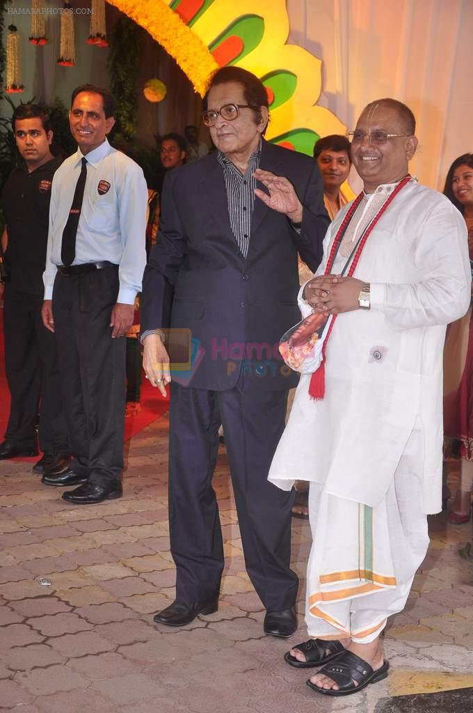 Manoj Kumar at Esha Deol's wedding in Iskcon Temple on 29th June 2012